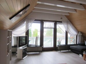 Wohnzimmer Richtung Balkon
