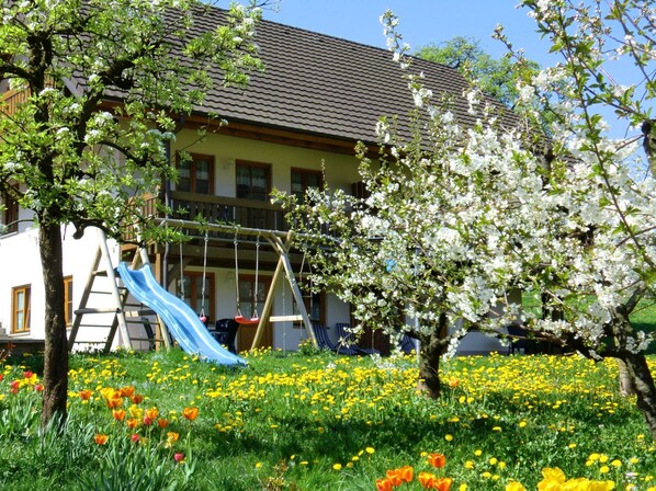 Ferienwohnung mit 40qm mit einem Schlafzimmer und Balkon für max. 2 Personen-OUTSIDE, INSIDE