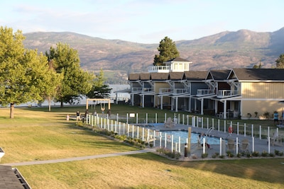 Lakefront Cottage with Pool