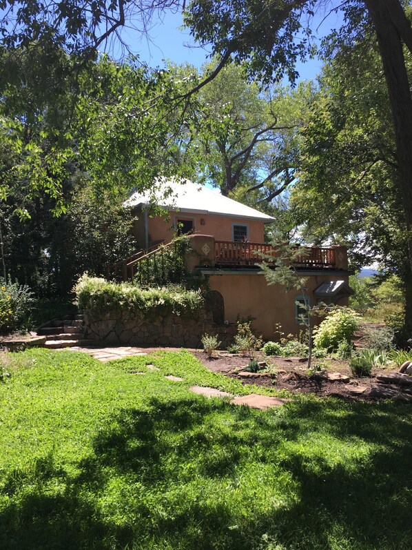 Welcome to your verdant Tree House Retreat