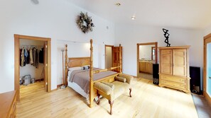 Main master.  Two walk in closets, master bath with jacuzzi
