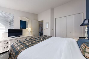 The unit is furnished with a queen-size bed, a flat-screen TV, and a wardrobe for your convenience.
