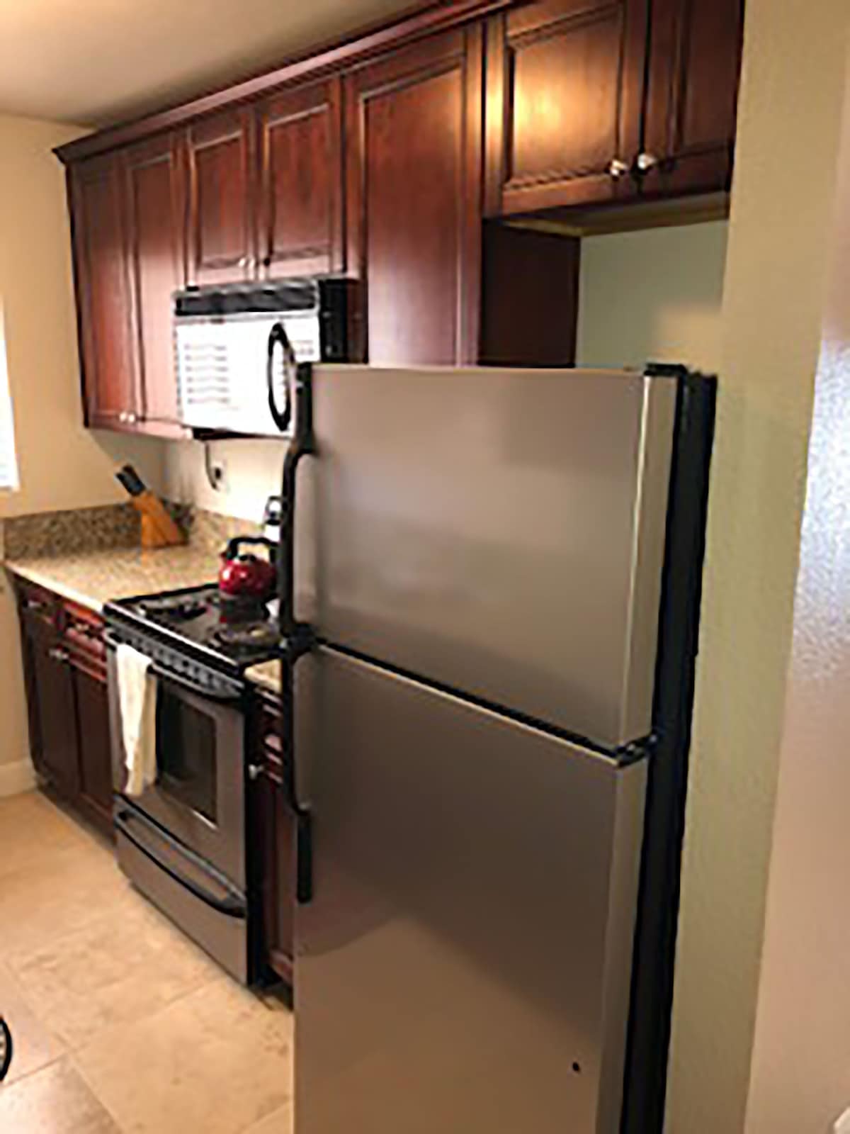 Great NON-SMOKING, NO PETS ALLOWED..Easy to Get to, Short Drive To San Diego Fun