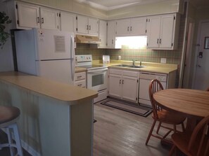 Full kitchen (includes: pots, pans, dishes, cups, silverware and other utensils)
