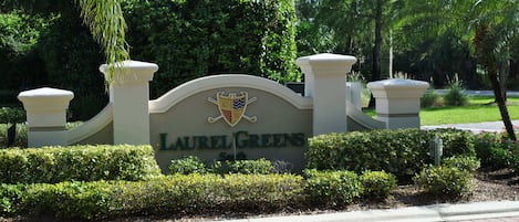 Entrance to Laurel Green South