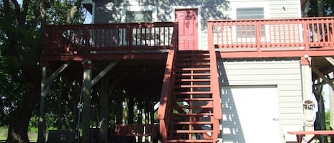 House facing Caney Creek.