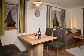 Komfortable Ferienwohnung 39 qm mit großem Balkon und Panoramabergblick-unsere Wohnung Nr. 2