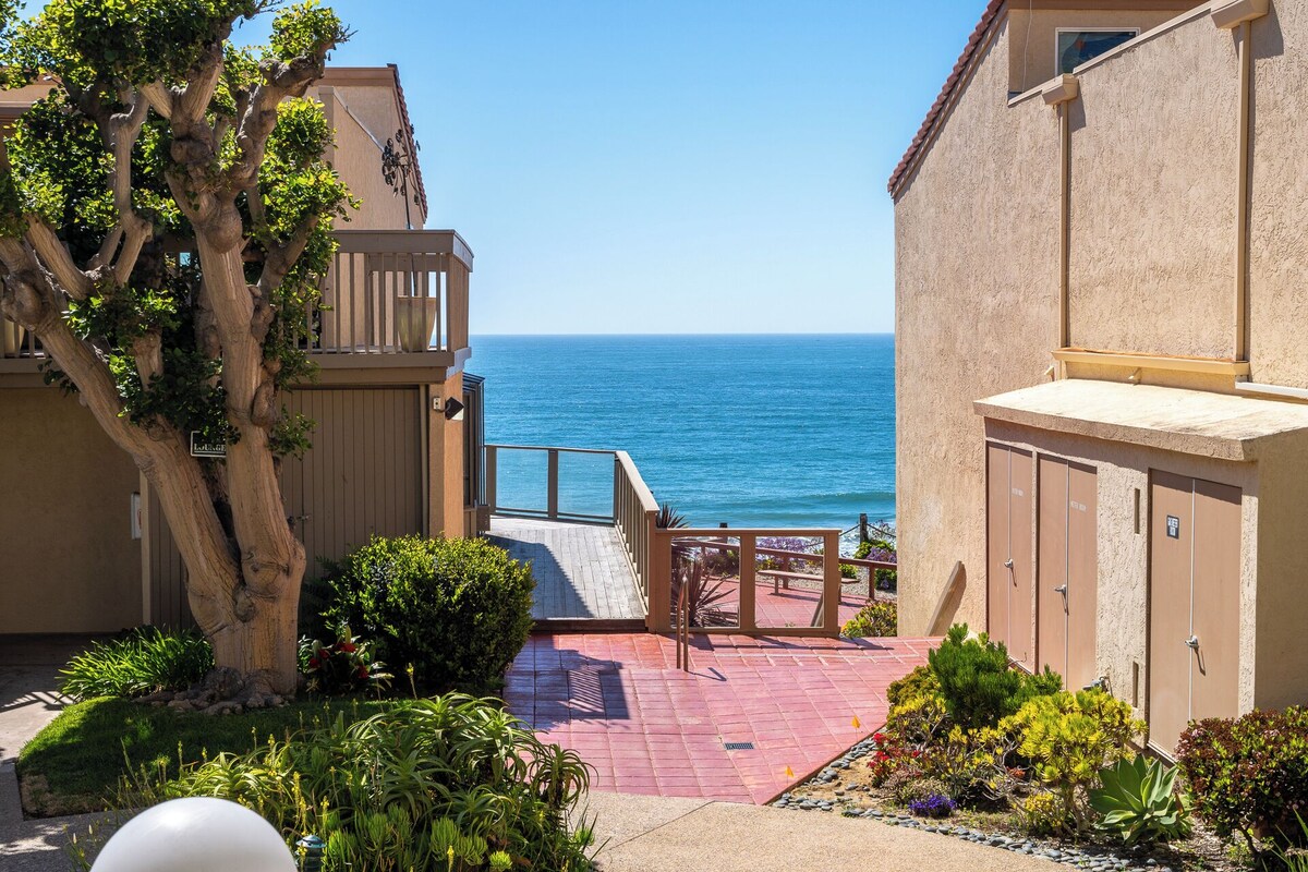 Dreamy SB Ocean Front Complex w/ A/C!!!!
