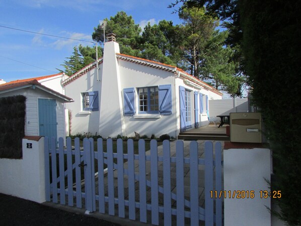 la maison aux volets bleus