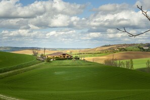 View of the house and drive
