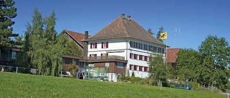 Ferienwohnung der Familie Alder, Berghof - Hallau