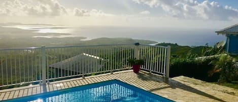 Piscine et vue