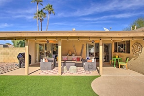 Covered Patio w/ Gas Grill