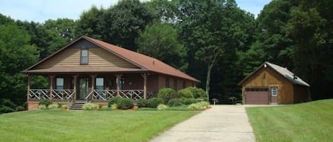 Beautiful home off the Blue Ridge Parkway