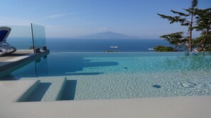 Infinity pool with vesuvius-ocean views from relax terrave in villa dav stayed