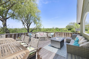 Large outdoor Deck, View,
Gas Fire pit, Gas Grill, View