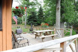 Cabin two side deck view.