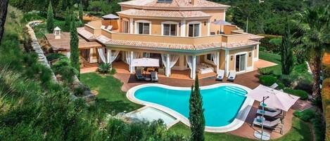 Luxury Villa with Games Room, Private Pool R115 - 1