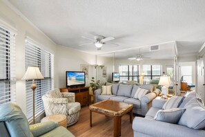 Sandpiper 14B Living Area