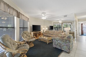 Sandpiper 11B Living Area