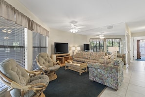 Sandpiper 11B Living Area