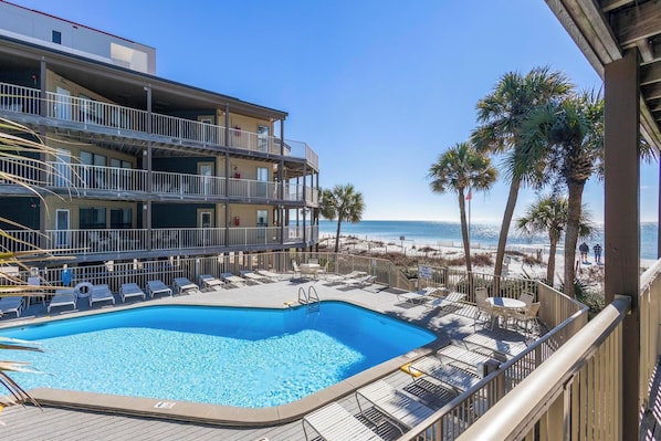 Sandpiper Pool Area