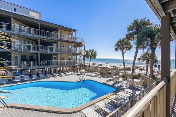 Sandpiper Pool Area