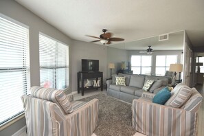 Sandpiper 15B Living Room Area
