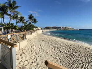 3 minutes walk to Caribbean Beach & Free use of Umbrella & Lounges on the beach.