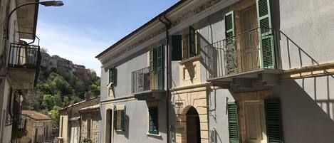 Casa Sirolli - facciata; Casa Sirolli - façade