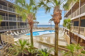Sandpiper 10A Front Deck Area View