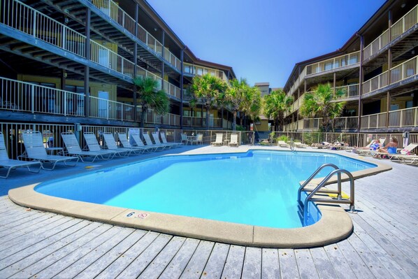 Sandpiper Close up view of pool