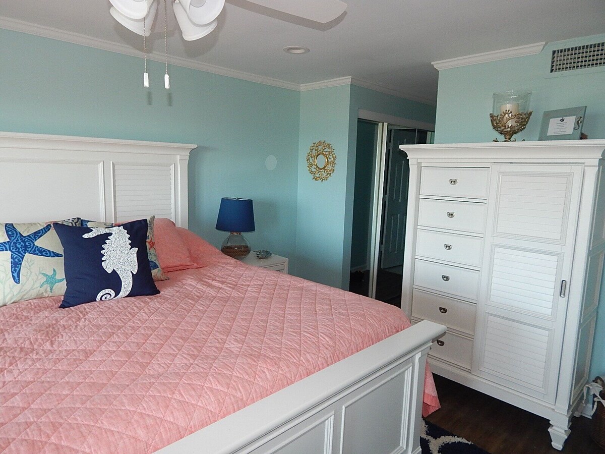 Beautiful First Floor Oceanfront Condo Steps to Beach and Pool