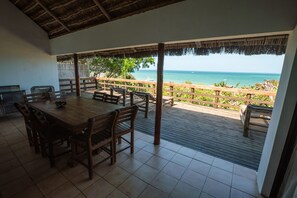 Vista para praia/oceano