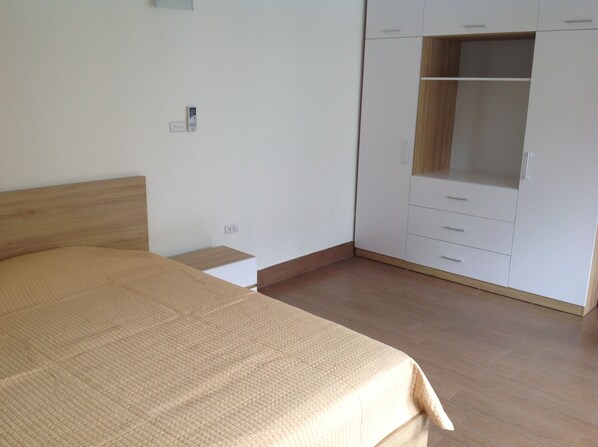 large queen bed for 2 people only