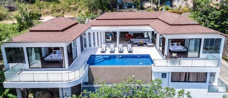 Sunny Banks: 4 Bed Sea View Villa