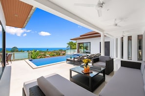 Sunny Banks: 4 Bed Sea View Villa