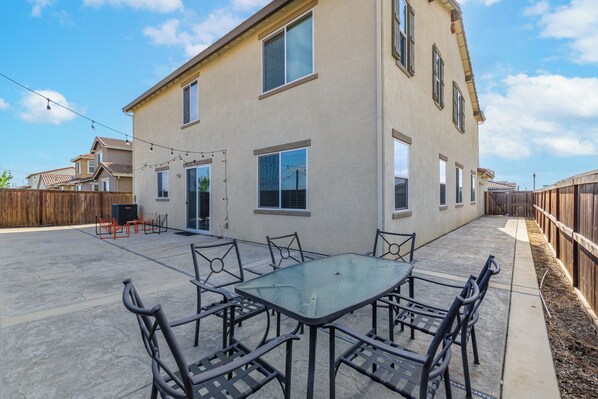 Outdoor dining