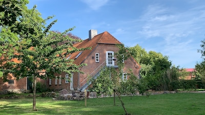 Urlaub auf dem Gutshof- kleine gemütliche Ferienwohnung in Ostseenähe