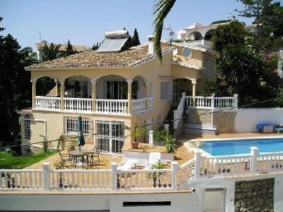 Apartamento de invitados con terraza, jardin y piscina