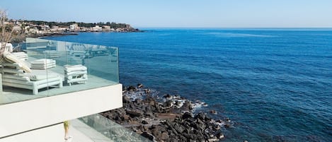 Terrazza Reale: 50 m2 of waterfront terrace, breathtaking views and direct access to the sea