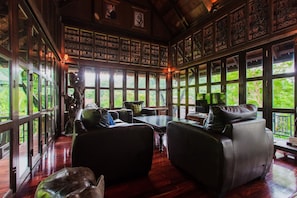 2 bedroom villa for 4 guests