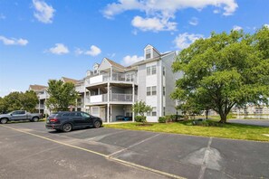 ,Front Elevation,