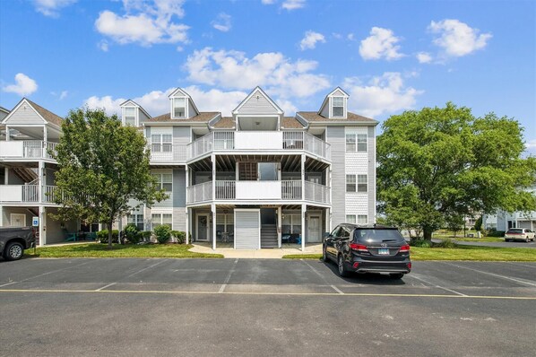 ,Front Elevation,