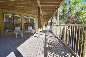 Sandpiper 12B Front Deck Area and Walkway