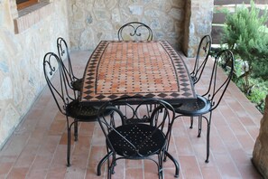 Outdoor dining