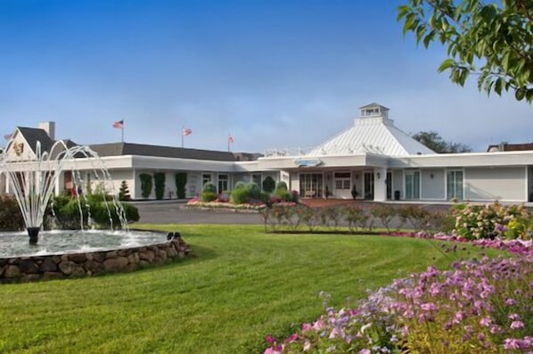 Front entrance to Cape Codder Resort and Spa. Our suite is located here.