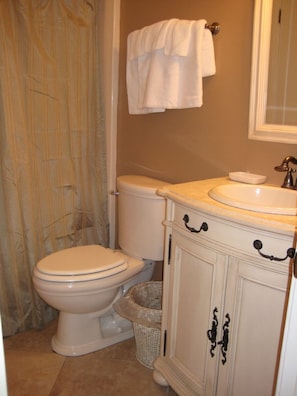 Updated full bathroom with tub/shower