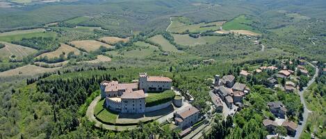 Castello di Montegiove and all guest houses