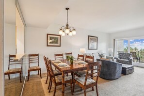 Dining Table with Seating for Eight at 336 Shorewood